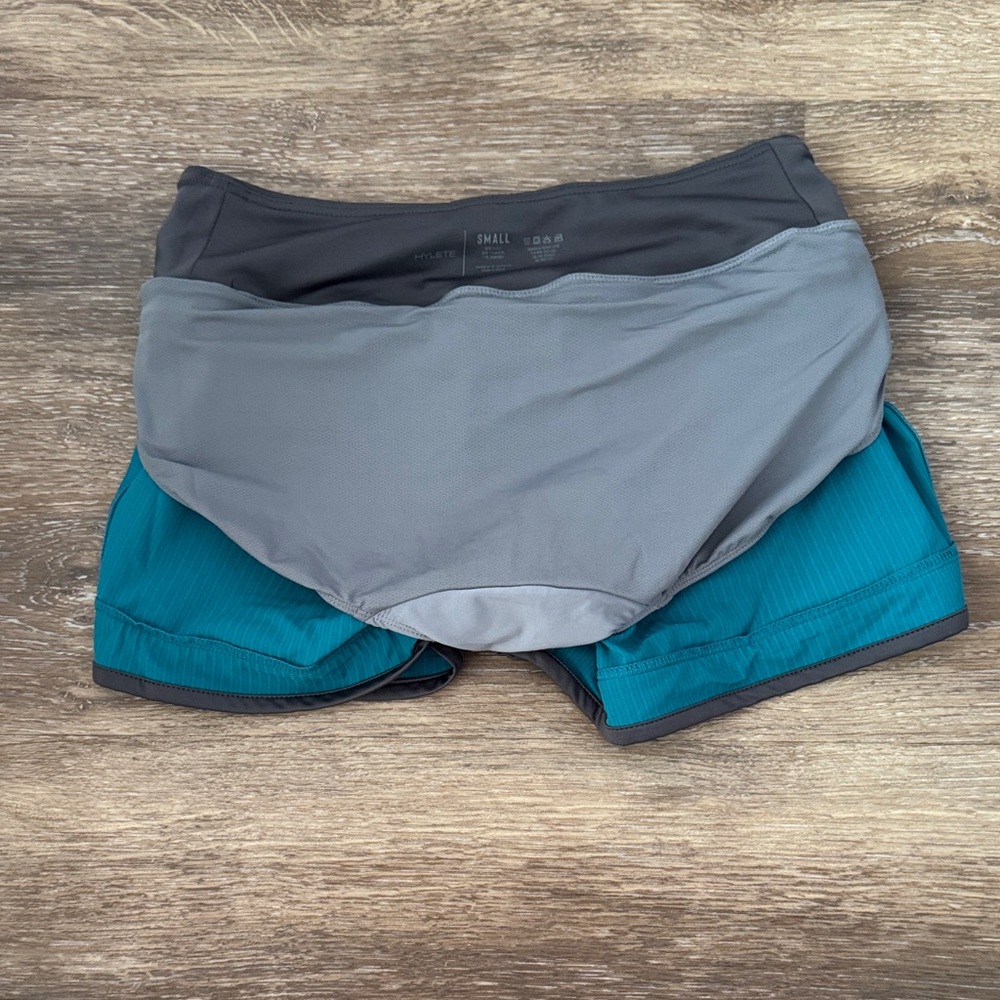Hylete Women's Iris Lined Shorts in Turquoise - Picture 4 of 4